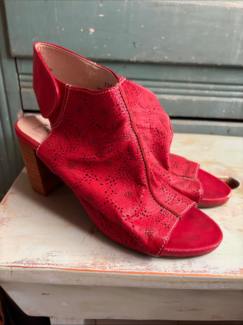 Red Laser-Cut Peep-Toe Block Heel Leather Sandals